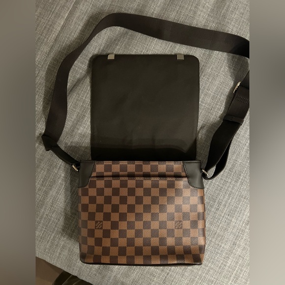 Louis Vuitton District PM Brown Authentic - Picture 4 of 8